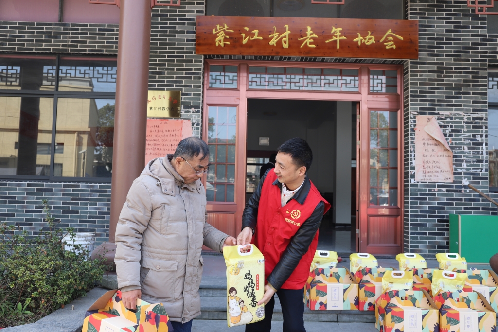 暖春意，敬老情-爱游戏网页版注册（中国区）官方网站多年坚持慰问孤寡老人